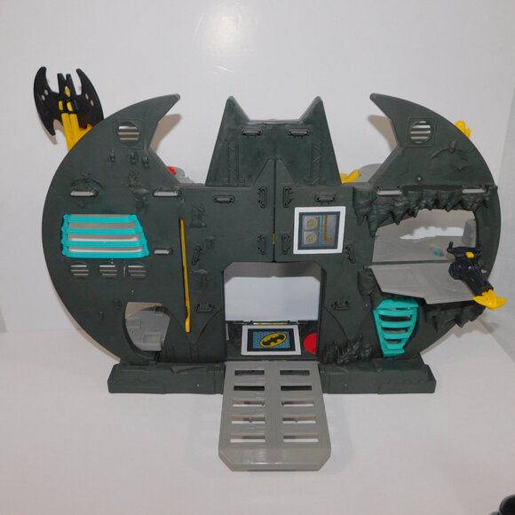 Fisher Price Imaginext DC Super Friends Batman Batcave w Accessories Figures - Picture 8 of 10